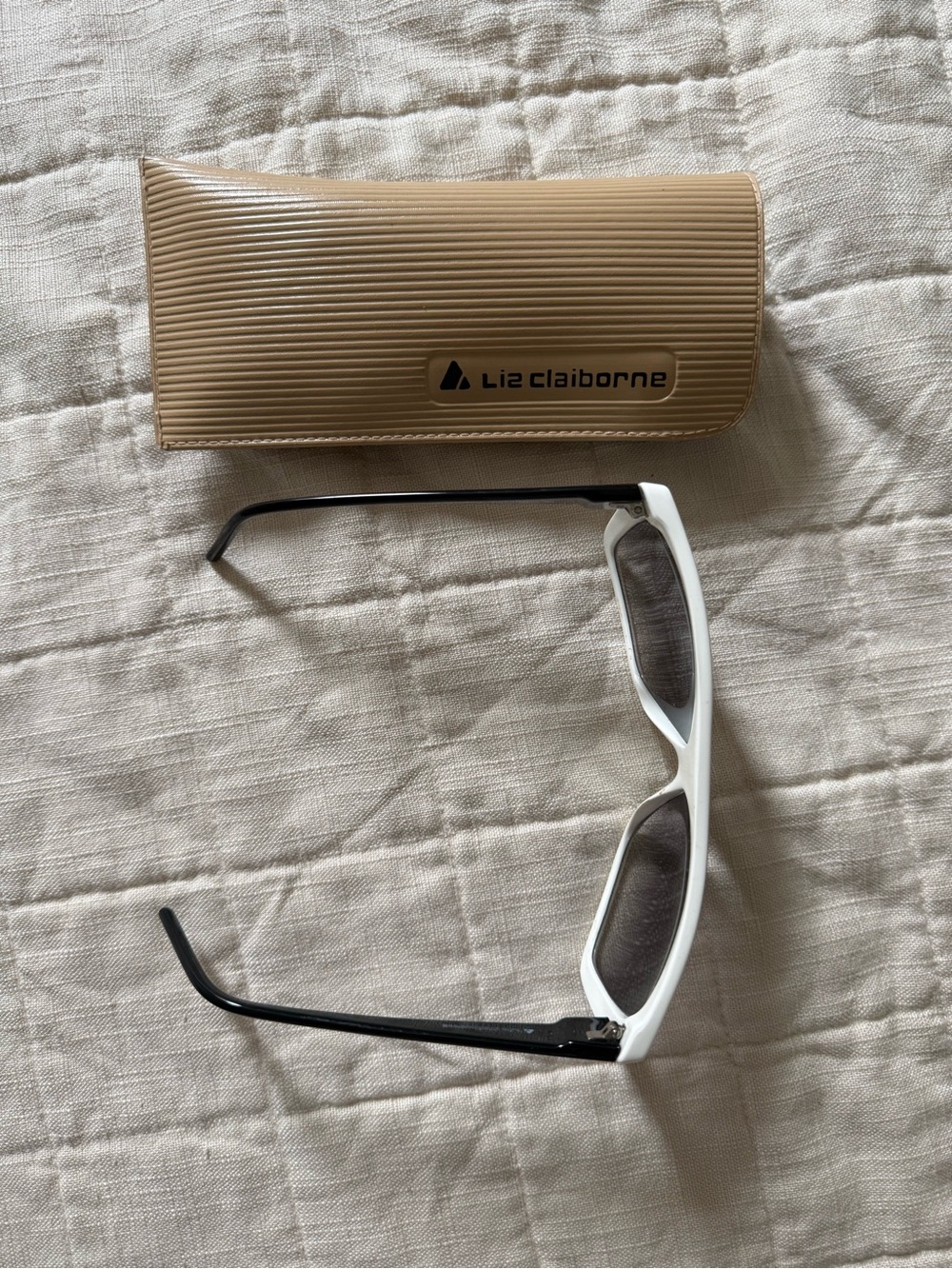 VINTAGE- Liz Claiborne Sunglasses - Picture 3 of 3